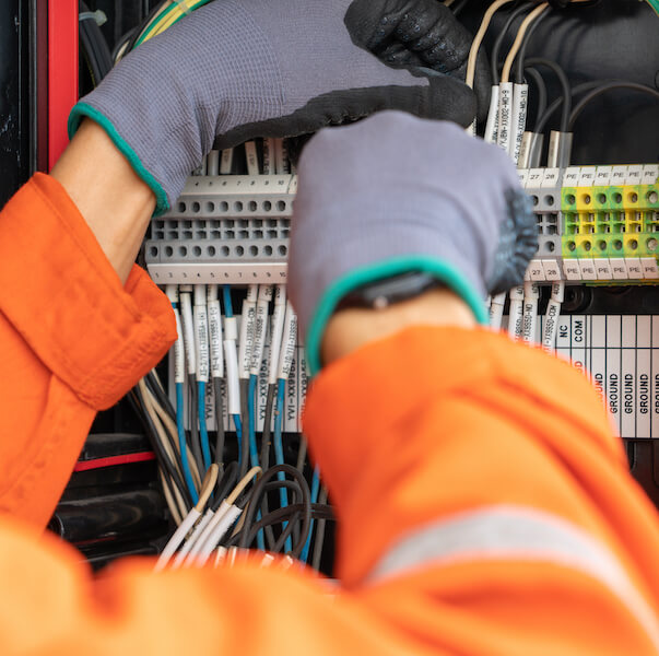 workers connects wires